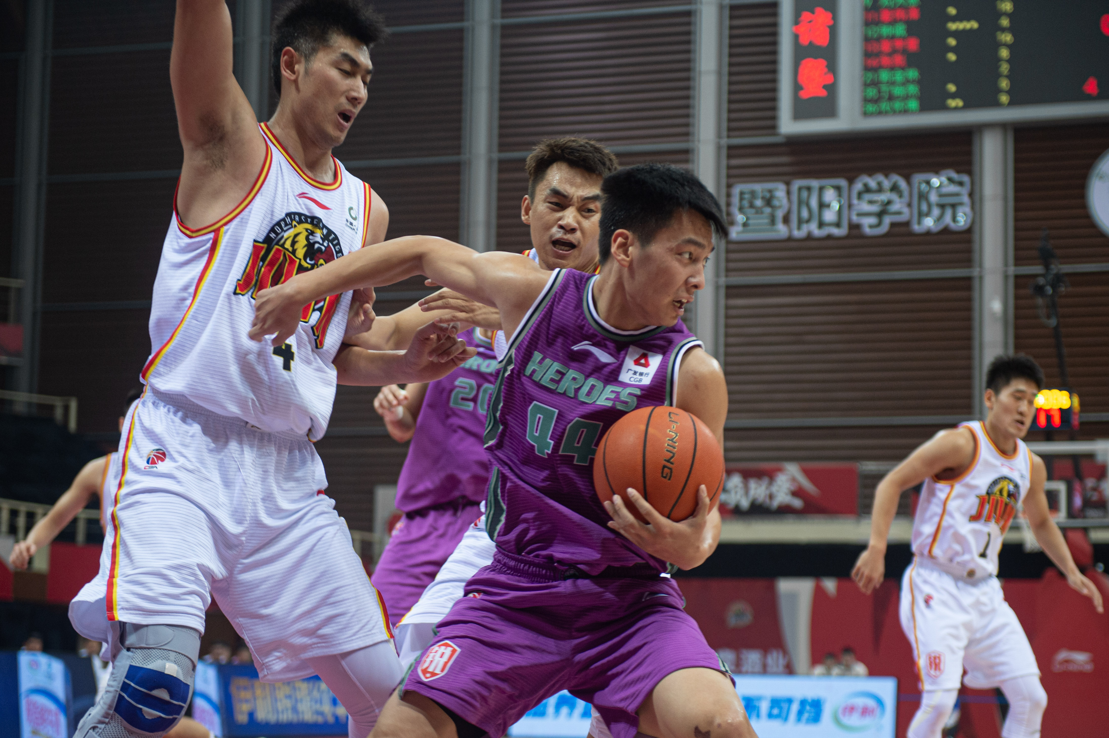 里程碑夜深圳男篮造点机会，欧联今晨刷纪录，目标明确，训练强度明显提升(cba三分球单场个人记录)